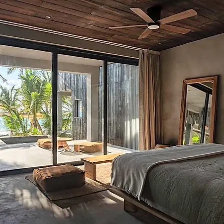 Umi Hotel *