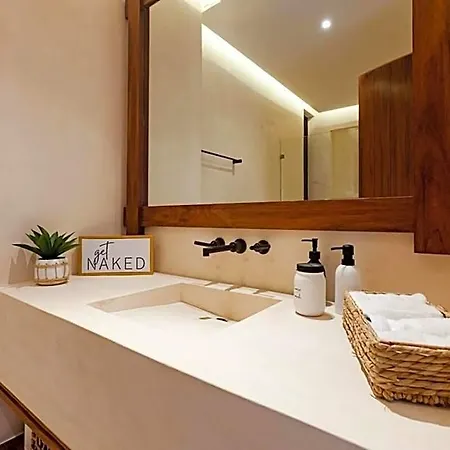 Encanto Luxe Jungle 10min Beachhot Tubking