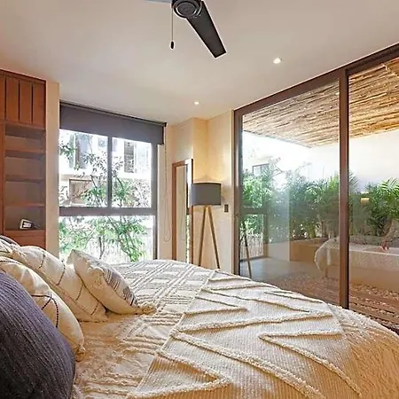 Encanto Luxe Jungle 10min Beachhot Tubking Apartment