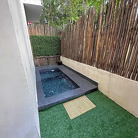 W/plunge Pool & Kitchen *