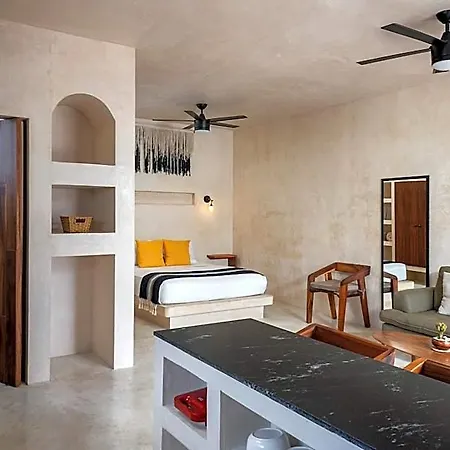 Ujo Boutique Aparthotel 4*