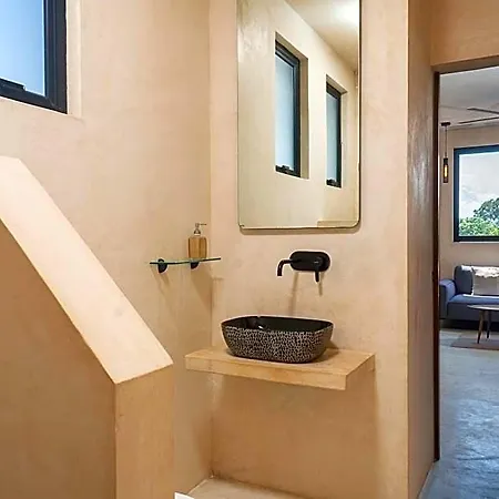 Ujo Boutique 4*