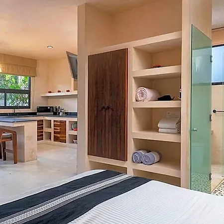 Ujo Boutique 4*