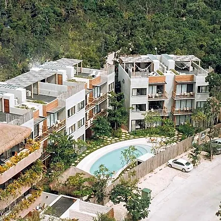 Macondo 4*