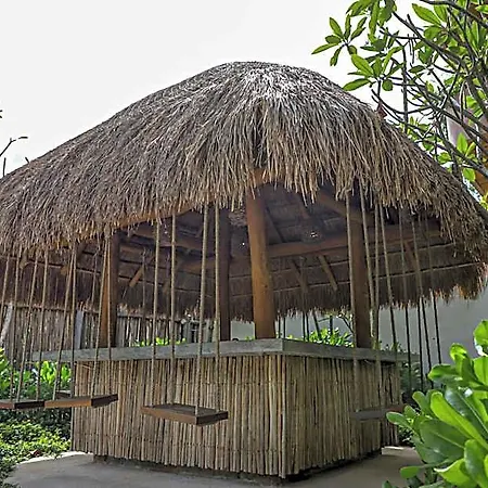 Macondo 4*