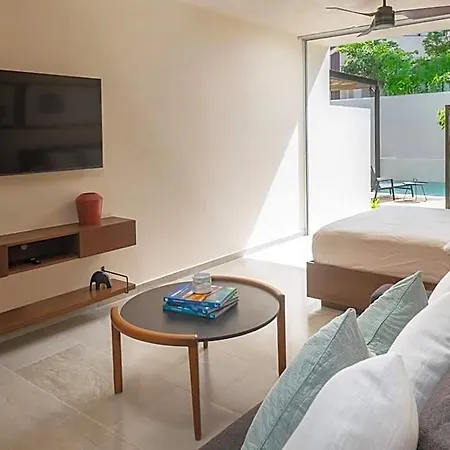 Hotel Chic With Swim-up Pool Access *