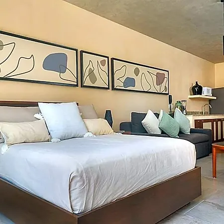 Chic With Swim-up Pool Access Hotel *