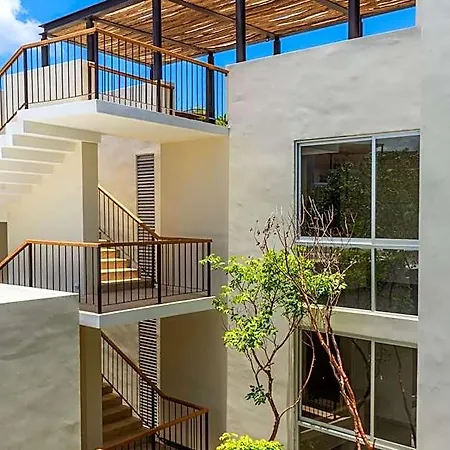 Hotel Chic With Swim-up Pool Access *