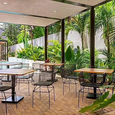 Chic With Swim-up Pool Access Hotel *
