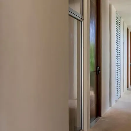 Hotel Chic With Swim-up Pool Access *
