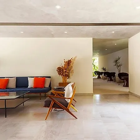 Chic With Swim-up Pool Access Hotel *