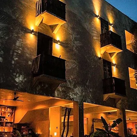 Botanica Hotel *