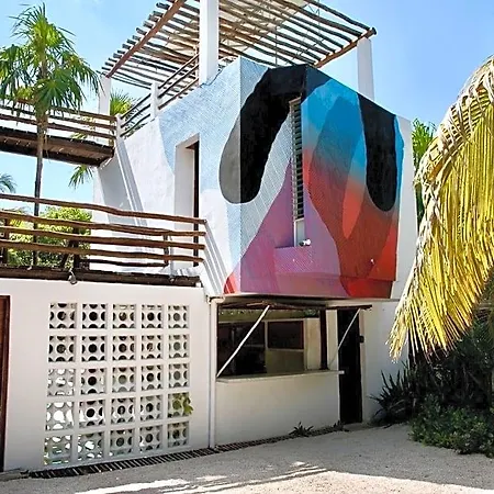Residencia Gorila 2*