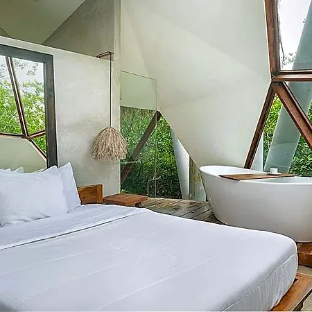 Mamasan Treehouses & Hotel 4*