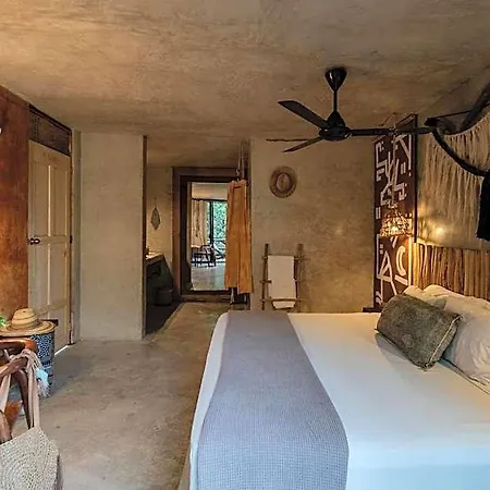 Hotel Casa Coyote 3*