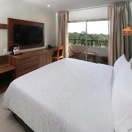 By Ihg Tulum