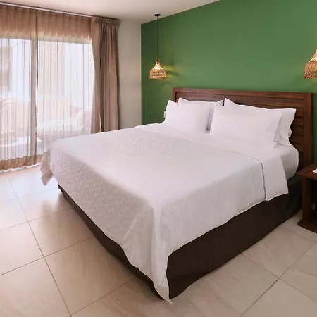 By Ihg 4*