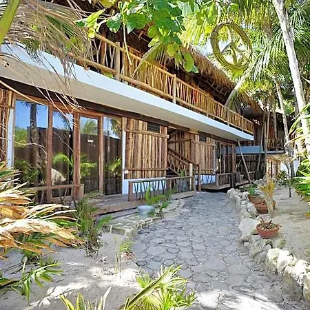 Hotel Casa Ganesh Beachfront 4*