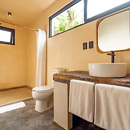 Hotel Casa Ganesh Beachfront 4*