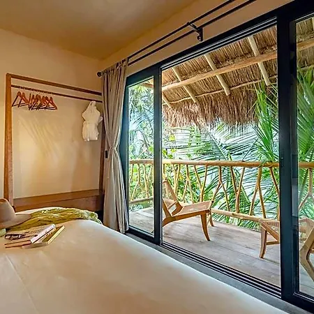 Casa Ganesh Beachfront Hotel 4*