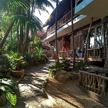Casa Ganesh Beachfront Hotel 4*