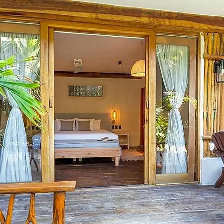 Casa Ganesh Beachfront