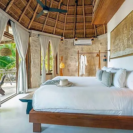 Casa Ganesh Beachfront 4*