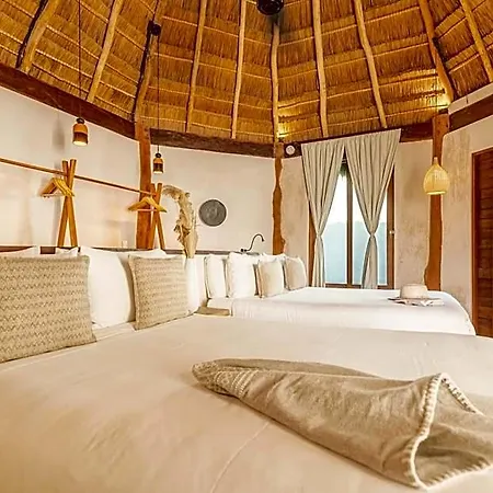Hotel Casa Ganesh Beachfront 4*