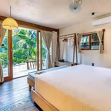 Hotel Casa Ganesh Beachfront 4*