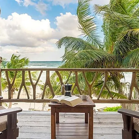 Hotel Casa Ganesh Beachfront 4*
