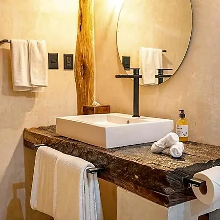 Hotel Casa Ganesh Beachfront