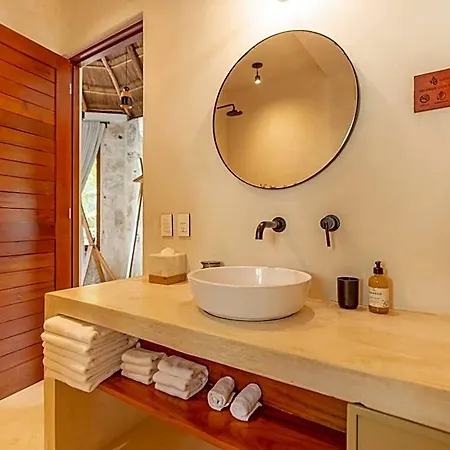 Casa Ganesh Beachfront Hotel 4*