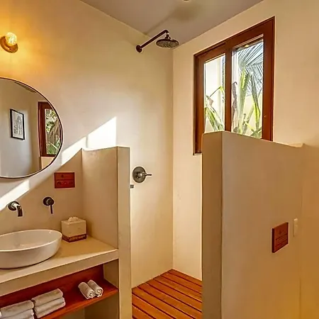 Casa Ganesh Beachfront Hotel 4*