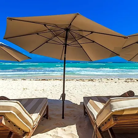 Casa Ganesh Beachfront Hotel