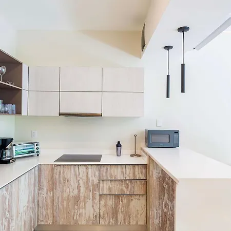 Stylish Sexy 1 Bd W/ Private Pool & Rooftop Pool *