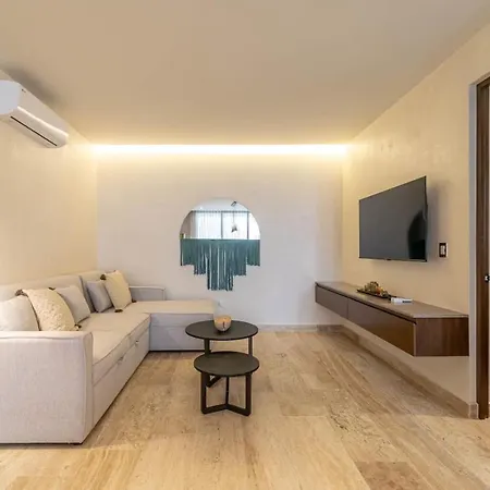 Holiday home Lux 1br With Rooftop Pool, Spa, Gym, Kids Playroom *