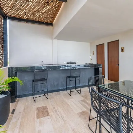 Holiday home Lux 1br With Rooftop Pool, Spa, Gym, Kids Playroom