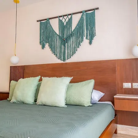 Holiday home Lux 1br With Rooftop Pool, Spa, Gym, Kids Playroom *