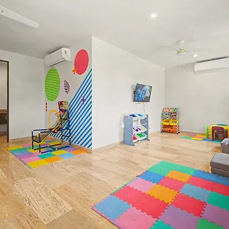 Holiday home Lux 1br With Rooftop Pool, Spa, Gym, Kids Playroom