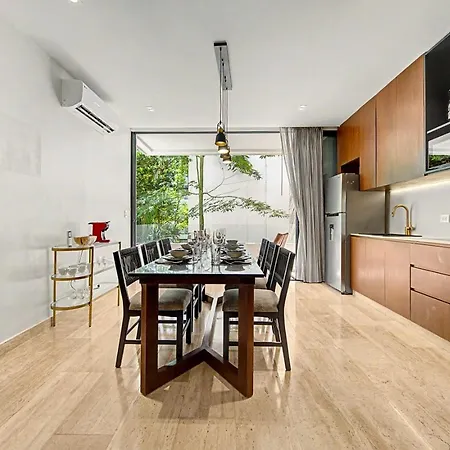 Lux 1br With Rooftop Pool, Spa, Gym, Kids Playroom *