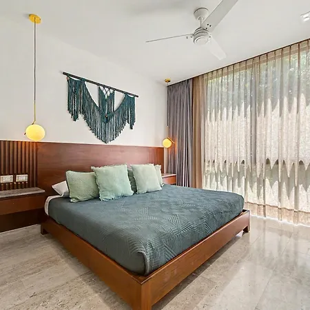 Holiday home Lux 1br With Rooftop Pool, Spa, Gym, Kids Playroom *