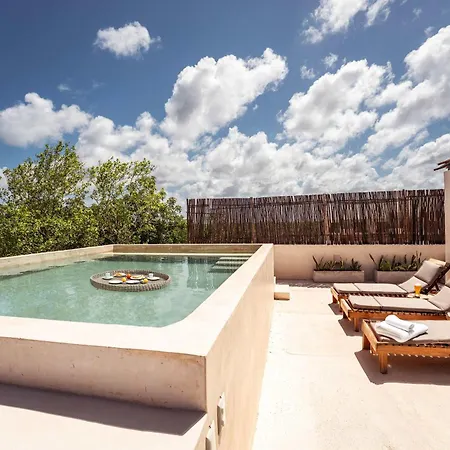 Elegant 3br Penthouse Haven With Private Rooftop Pool & Jungle Views Holiday home