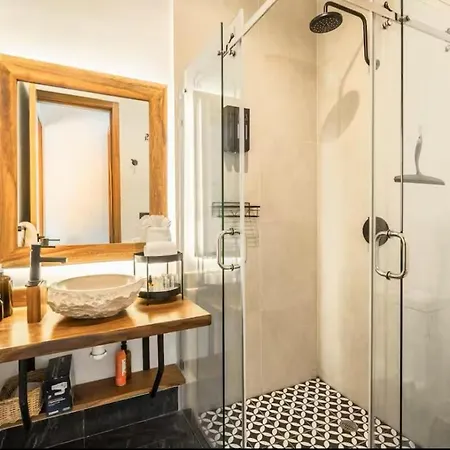 Casa Luv 4br 4ba Downtown 2 Private Pools Villa
