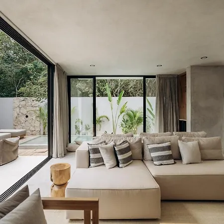 Aion Amazing 5 Bdr 3 Pools And Roof *