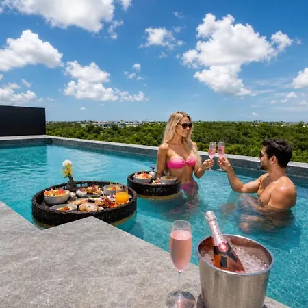 Rose Noir Premium 4 Bedroom Villa, Private Rooftop Pool & Complimentary Spa, Aldea Zama Villa