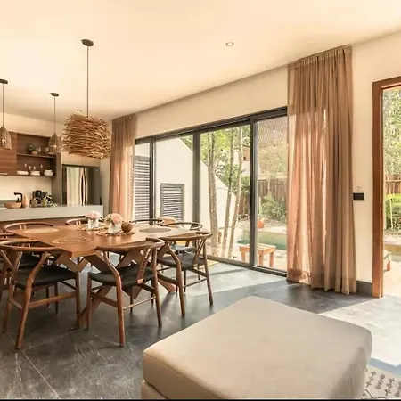 Villa Casa Luv 4br 4ba Downtown 2 Private Pools