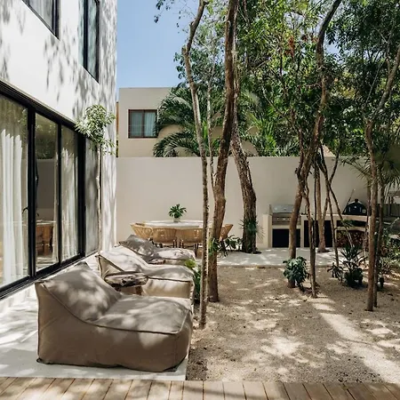 Aion Amazing 5 Bdr 3 Pools And Roof