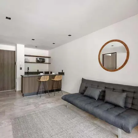 Holiday home 1st Flr Chic Jungle 1br Priv Pool Steam & Gym *