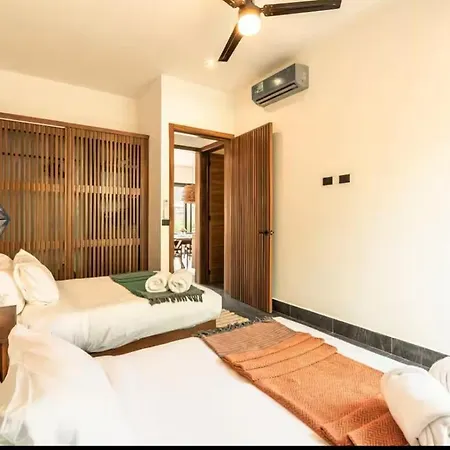 Casa Luv 4br 4ba Downtown 2 Private Pools