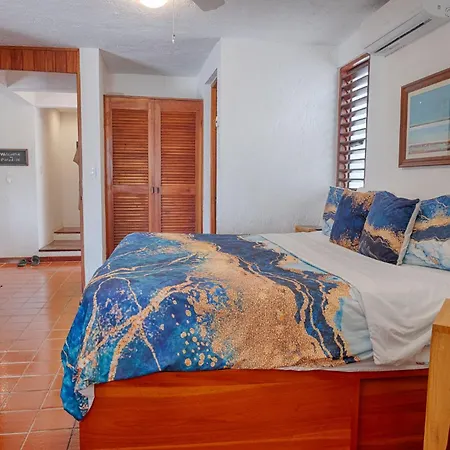 Villa Oceanfront Pool 3 King Beds